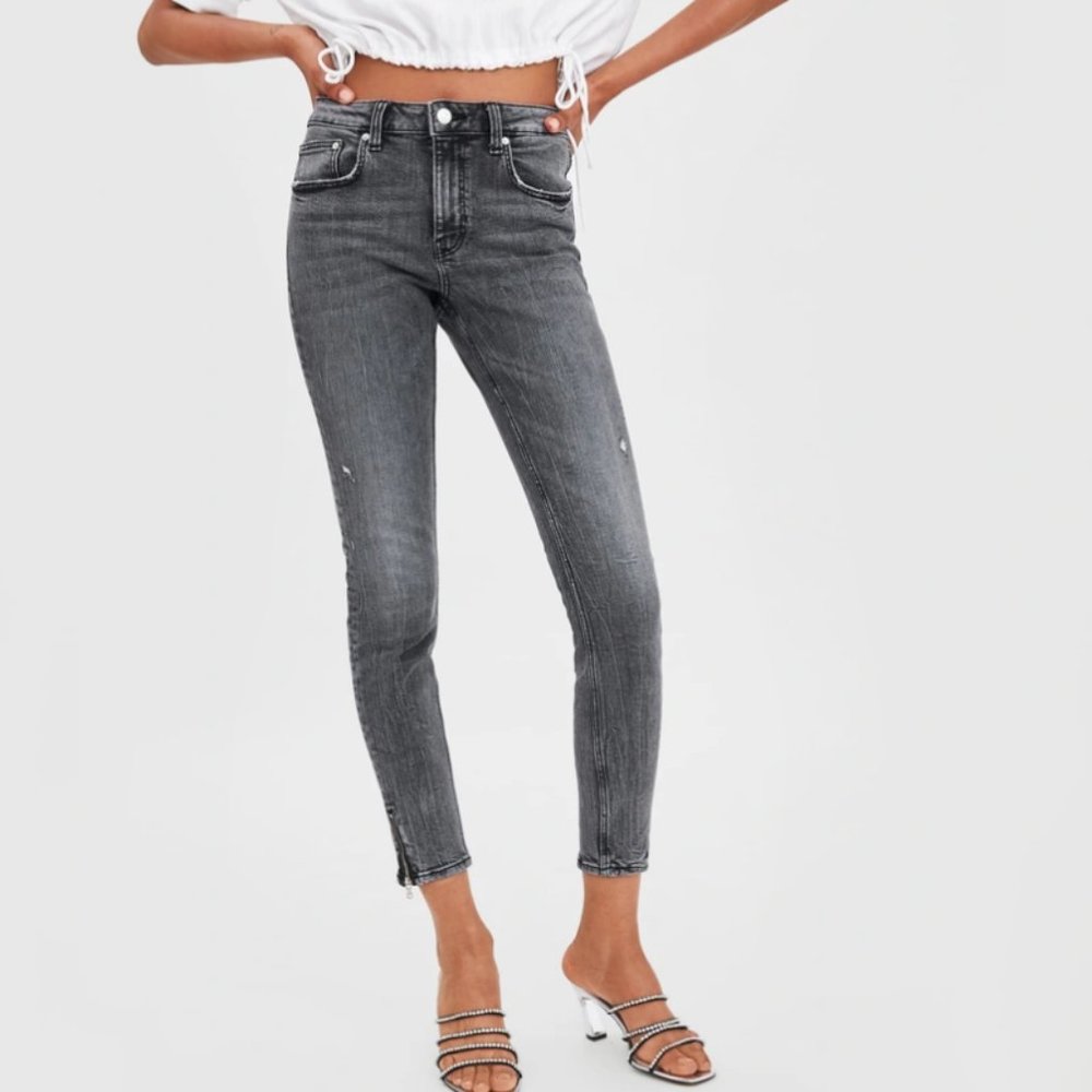 NWT Zara Distressed Mid Rise Stretch Denim Jeans Size 6